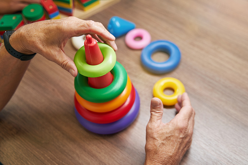 Mature-man-recovering-motor-skills-in-clinic