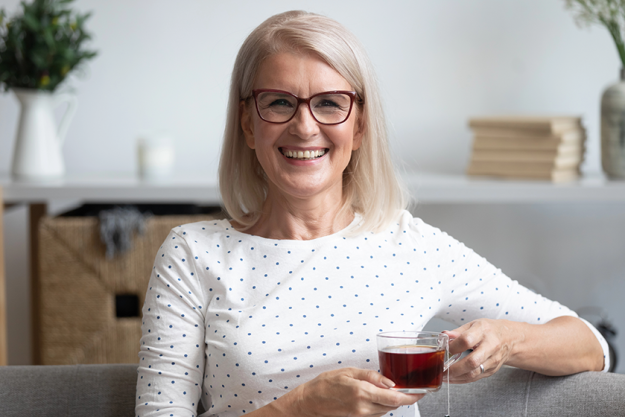 head-shot-portrait-smiling-mature-woman head-shot-portrait-smiling-mature-woman